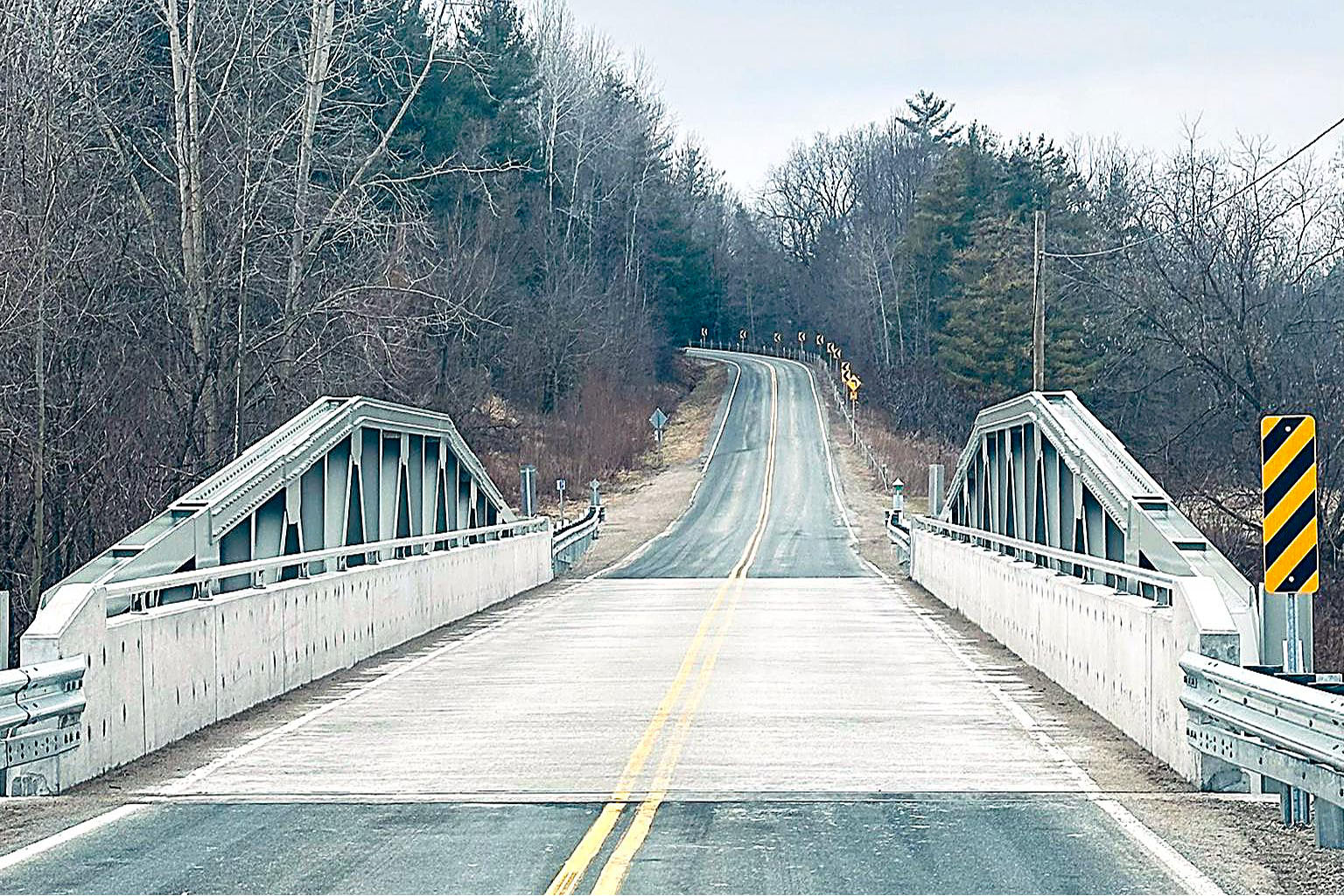 Structural concrete work during Philmore Bridge construction project in Ontario